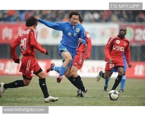 揭秘足球场上的黑暗面最脏的足球明星背后的故事与争议